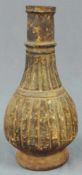 Vase mit Rillendekor. Steingut. Wohl Zentralasien, antik.32 cm hoch.Vase with groove decor.