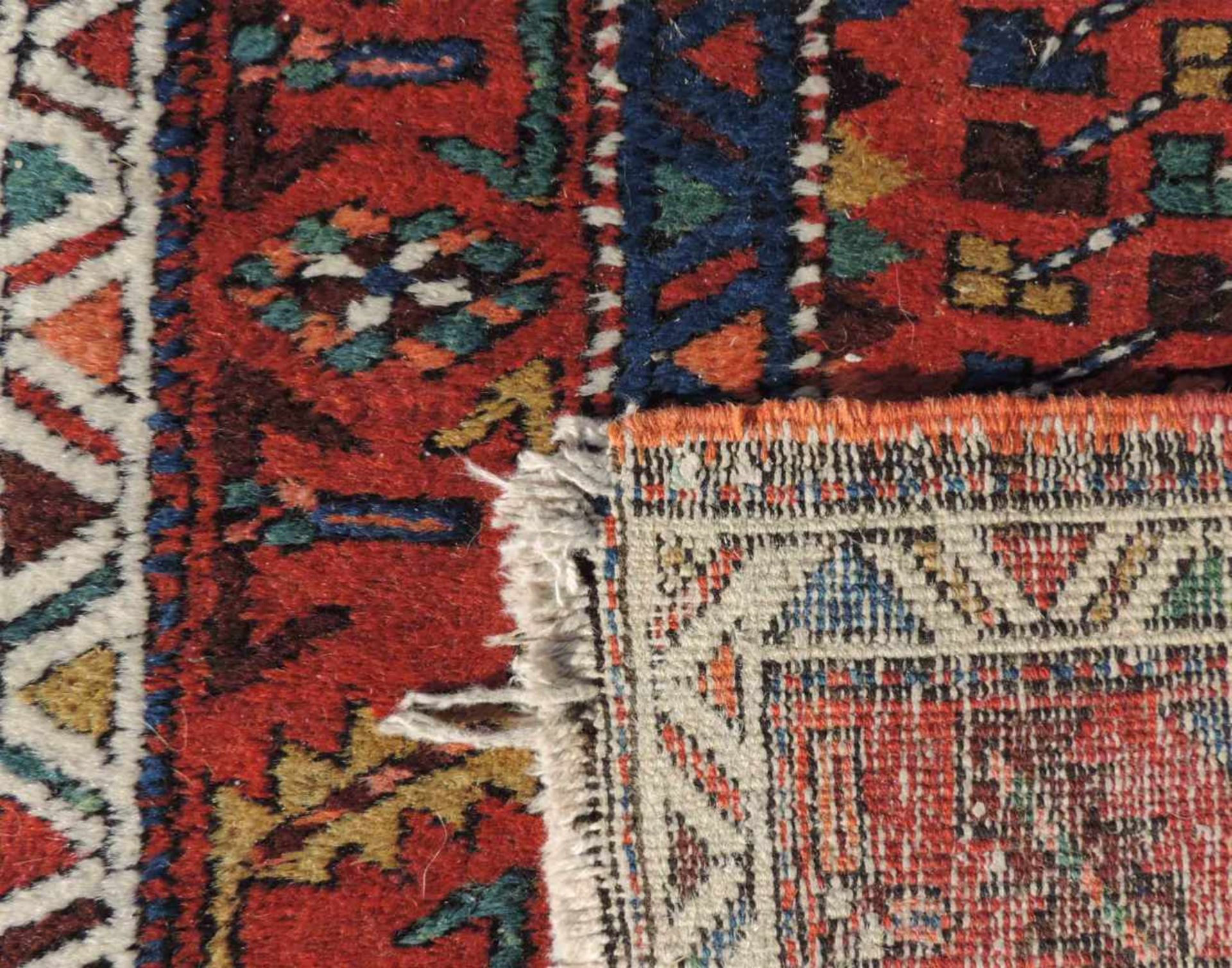 Heris Perserteppich. Läufer. Iran. Alt, um 1930.434 cm x 100 cm. Handgeknüpft. Wolle auf - Bild 7 aus 7