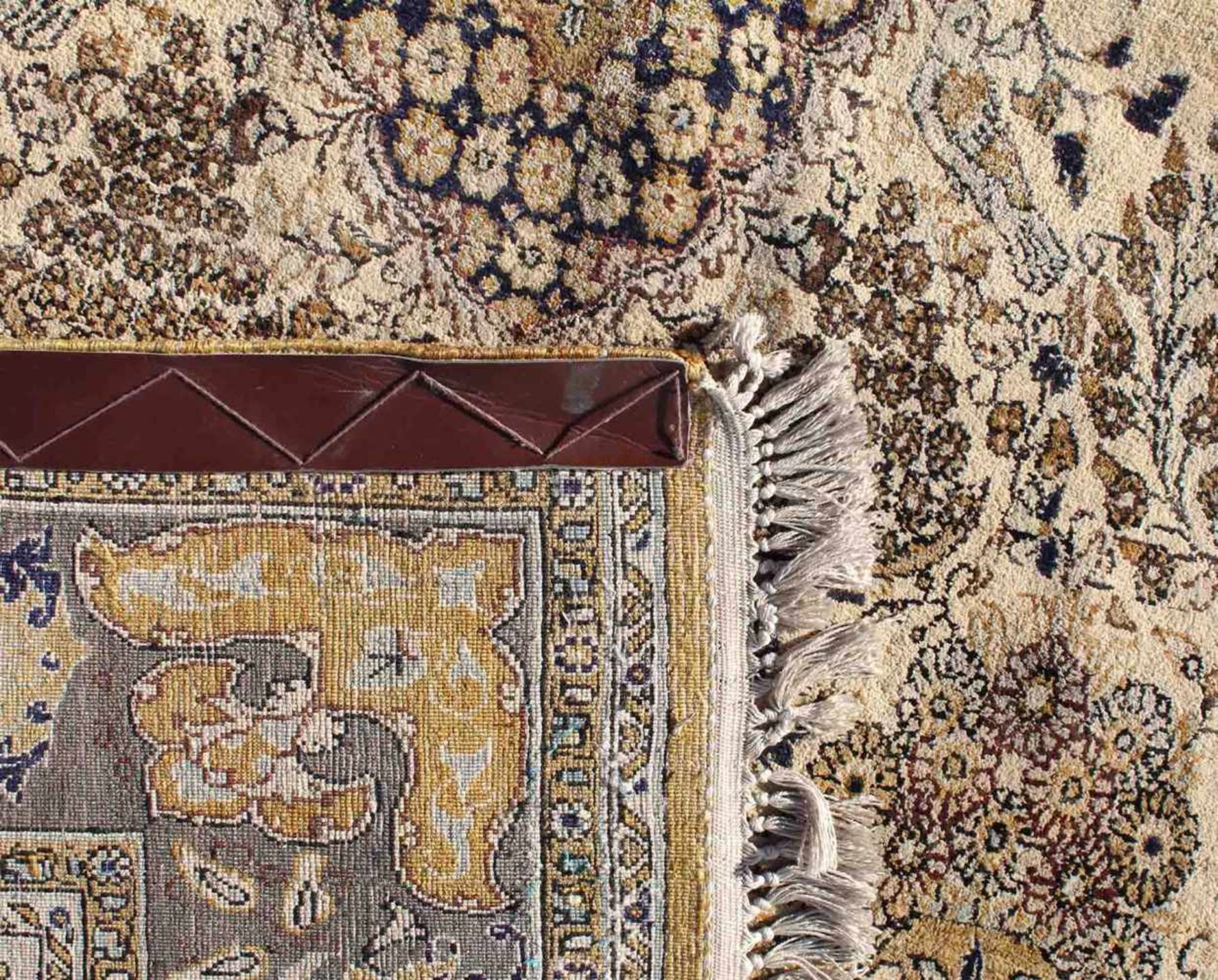Ghom Seide Perserteppich. Iran. Alt, Mitte 20. Jahrhundert. Feine Knüpfung.216 cm x 140 cm. - Image 6 of 7
