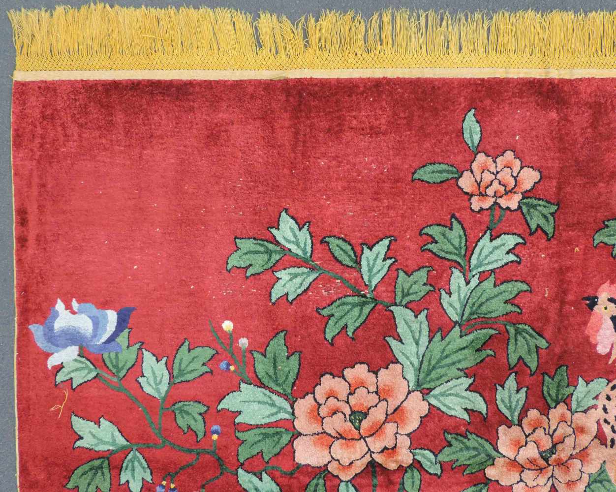 Xinjiang Seide. Bildteppich. China. Antik, um 1920.167 cm x 244 cm. Handgeknüpft. Seide auf - Image 4 of 9