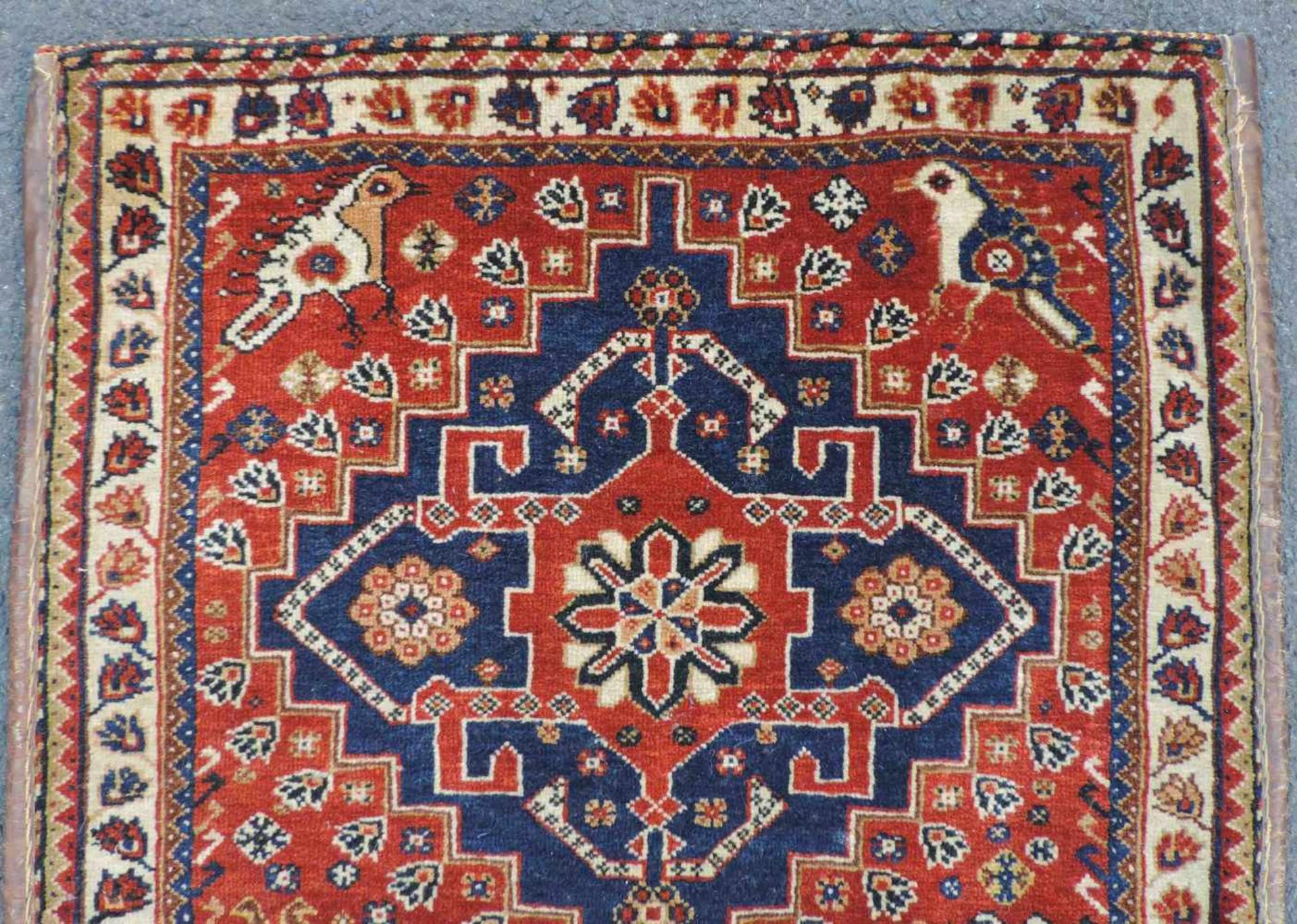 Qashqai / Kaschkai Perserteppich. Iran. Antik um 1910. Naturfarben.61 cm x 62 cm. Handgeknüpft. - Bild 3 aus 4