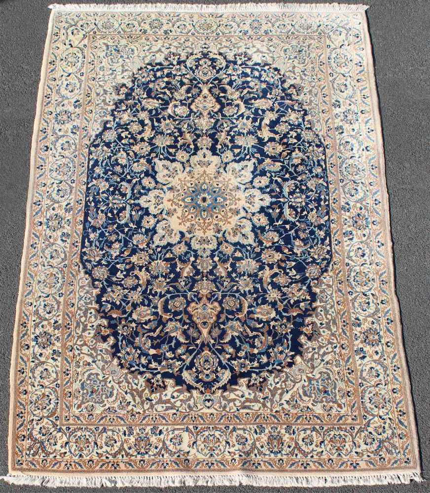 Nain "Tudesch" Perserteppich. Iran. Sehr feine Knüpfung.300 cm x 165 cm. Handgeknüpft. Wolle und