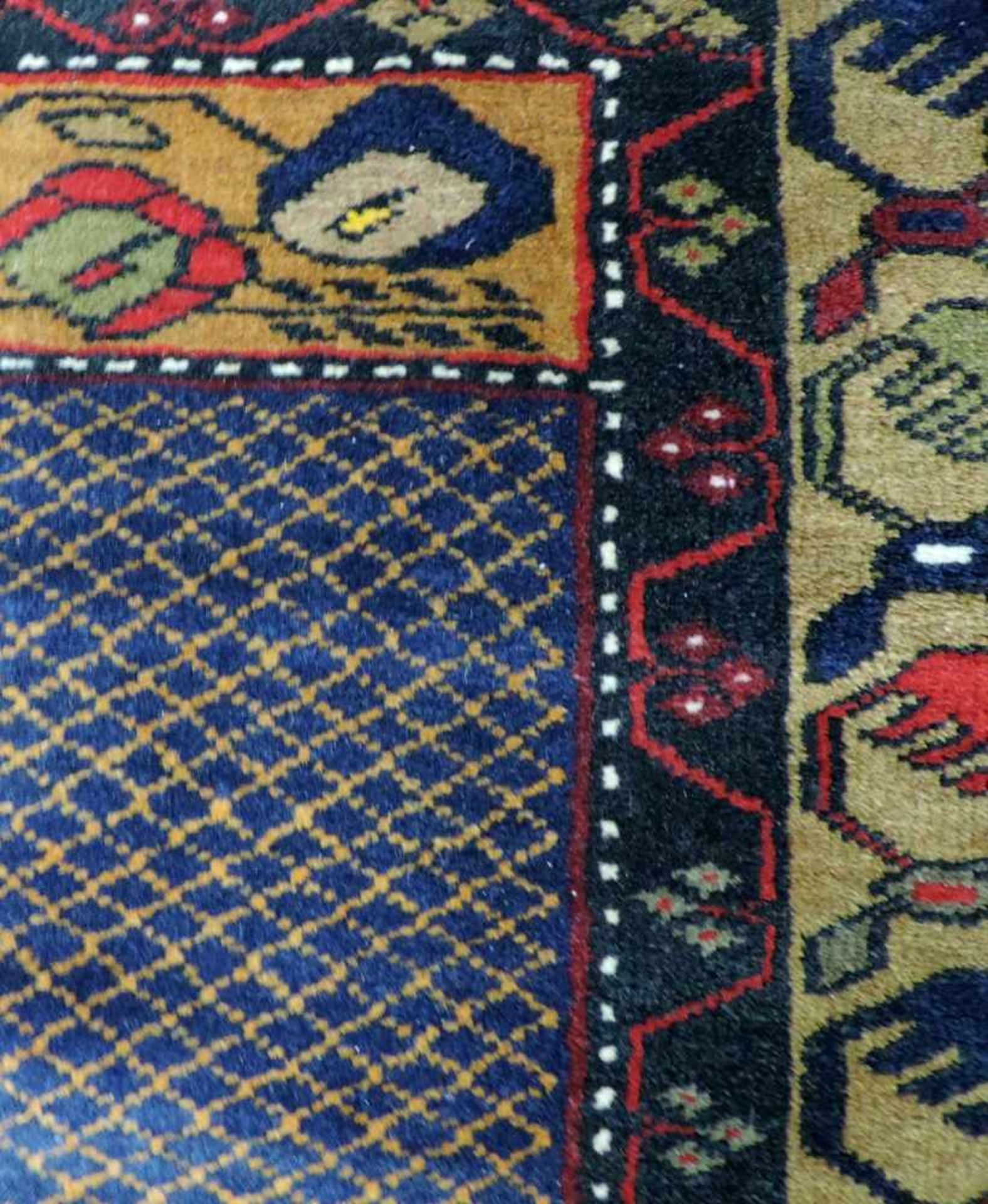 Taspinar Dorfteppich. Türkei, Anatolien. Alt, Mitte 20. Jahrhundert.206 cm x 110 cm. Handgeknüpft. - Image 4 of 6