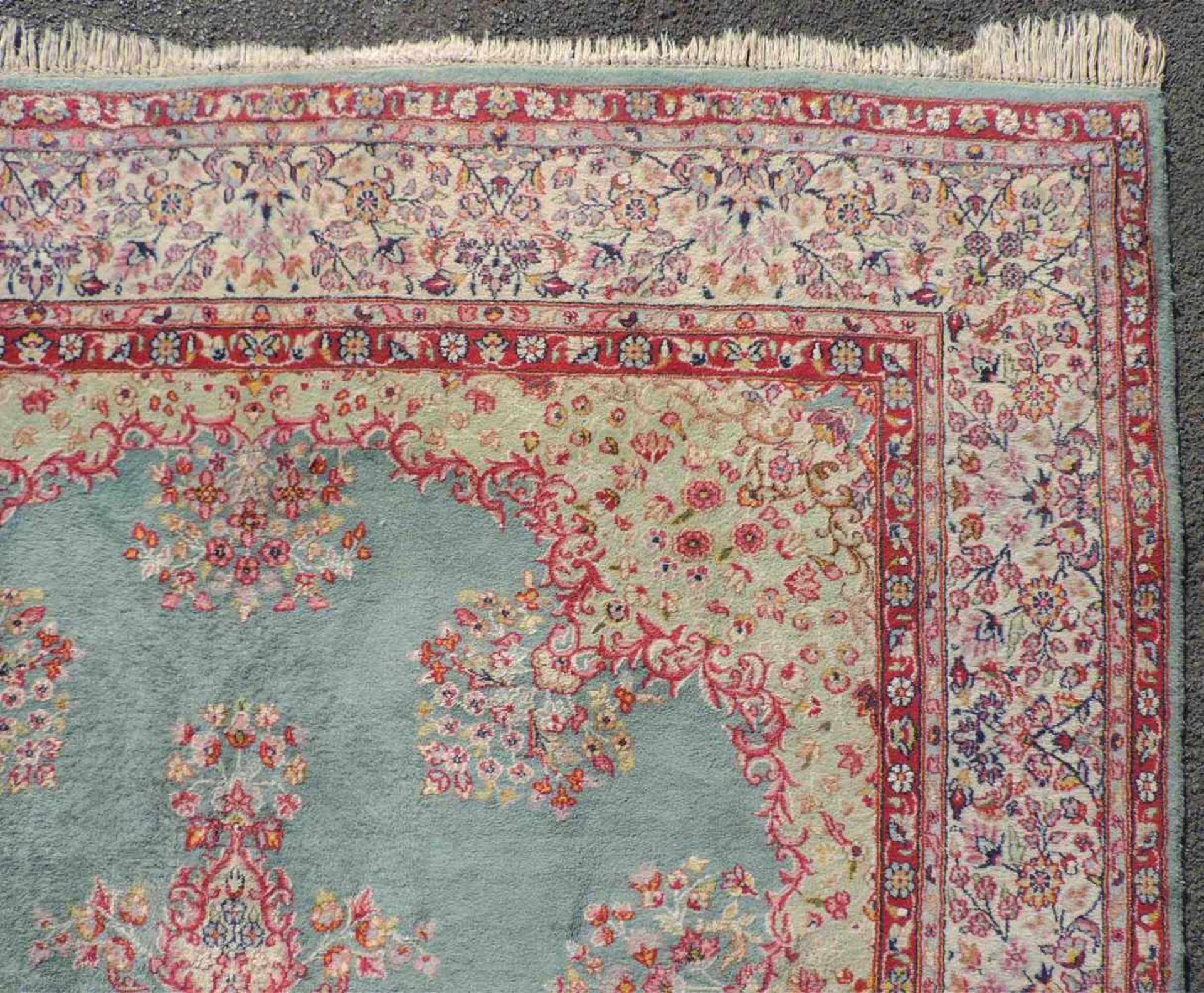 Kirman Perserteppich. Iran. Alt, Mitte 20. Jahrhundert.307 cm x 209 cm. Handgeknüpft. Wolle auf - Image 5 of 9