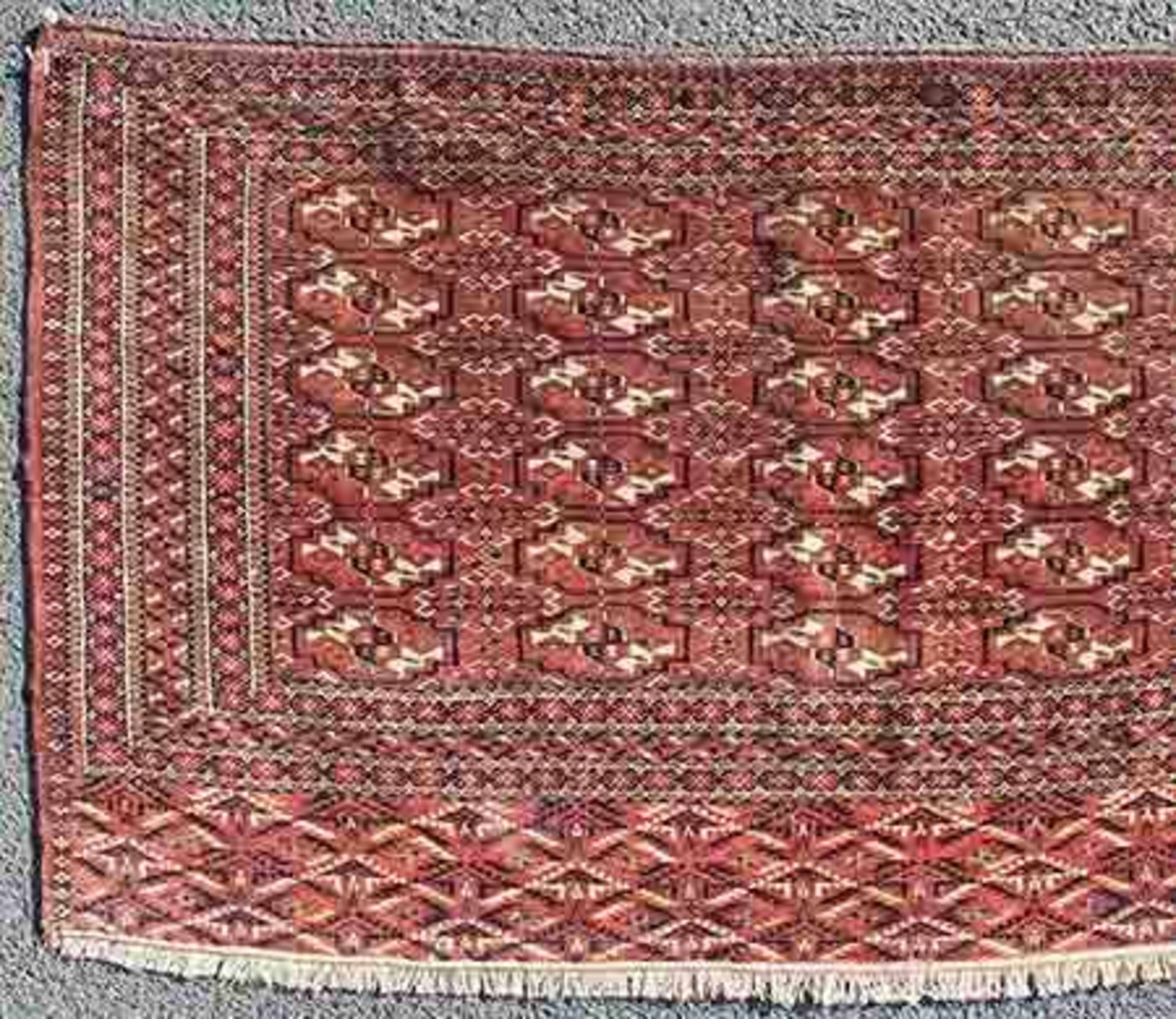 Tekke Tschowal. Turkmenistan. Antik, um 1900.70 cm x 127 cm. Handgeknüpft. Wolle auf Wolle. - Bild 2 aus 6