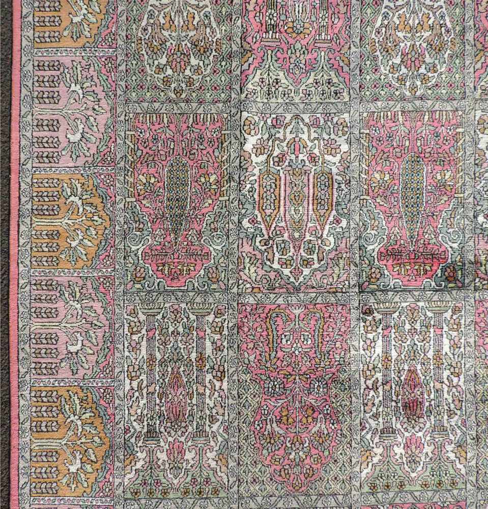 Kaschmir Salonteppich. Indien. Feine Knüpfung.347 cm x 243 cm. Handgeknüpft.Cashmere carpet. - Image 4 of 9