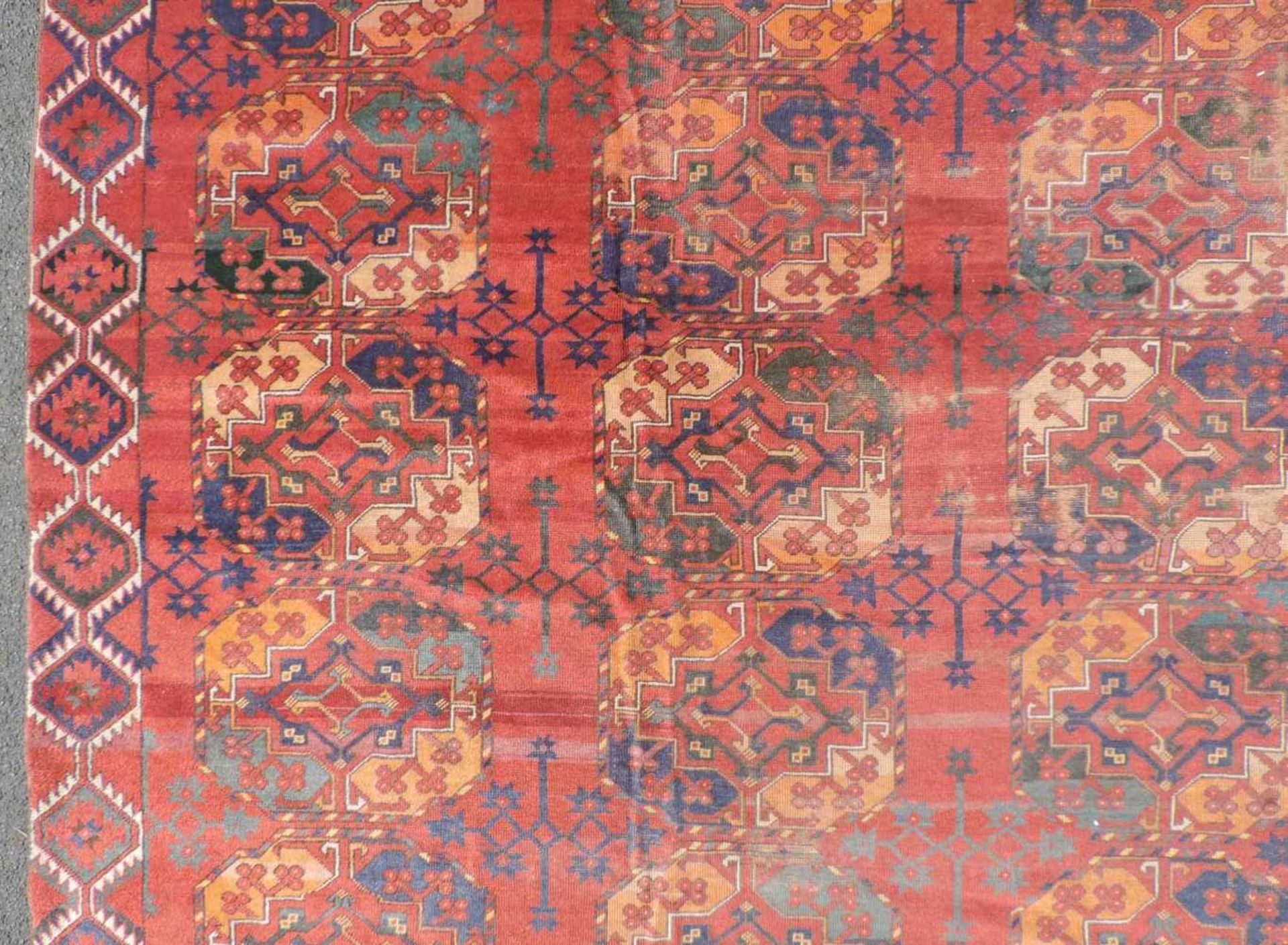 Ersari Hauptteppich. Afghanistan. Alt, um 1920.440 cm x 430 cm. Stammesteppich für einen Palast, - Bild 9 aus 12
