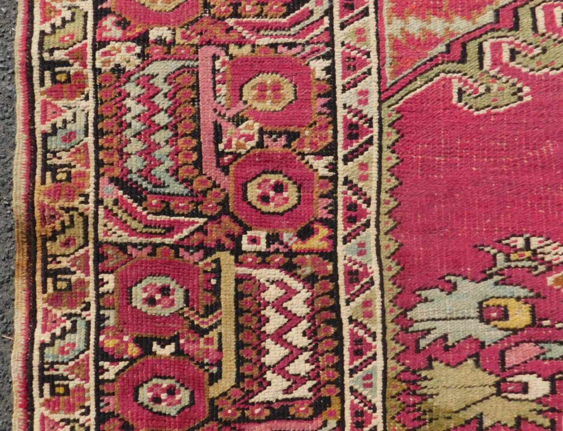 Ghiordes Dorfteppich. Türkei. Antik, 19. Jahrhundert.223 cm x 124 cm. Handgeknüpft. Wolle und - Image 4 of 5