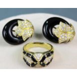 Ring mit passenden Ohrringen. Onyx mit Diamanten. 750 Gelb Gold.27,3 Gramm Gesamtgewicht.Jewelery