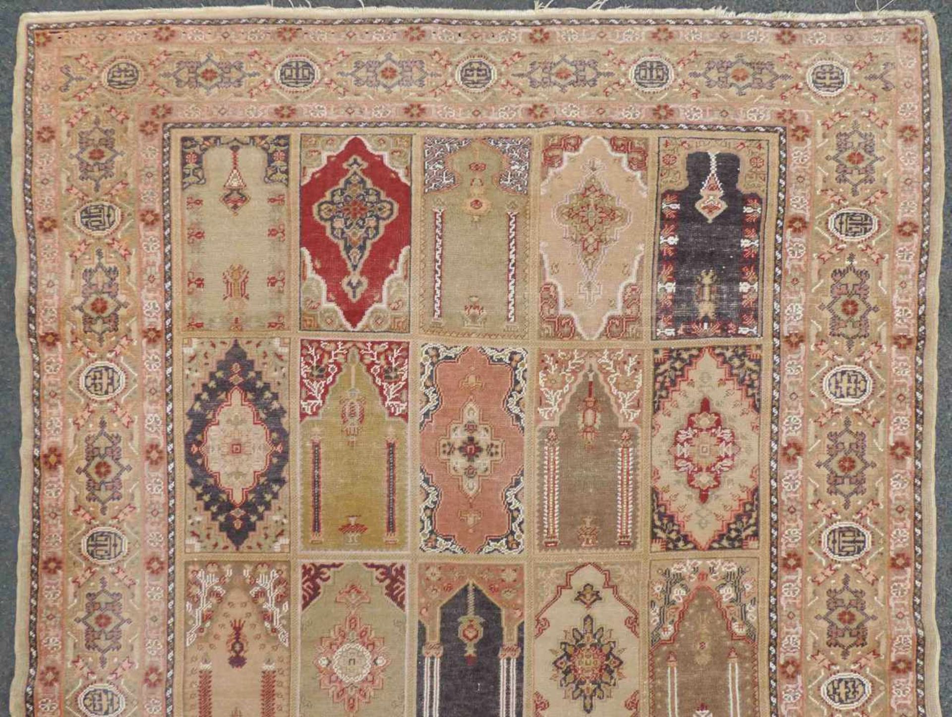 Kayseri Gebetsteppich. Türkei. Antik, um 1900. Feine Knüpfung.188 cm x 126 cm. Handgeknüpft. Wolle - Image 3 of 6