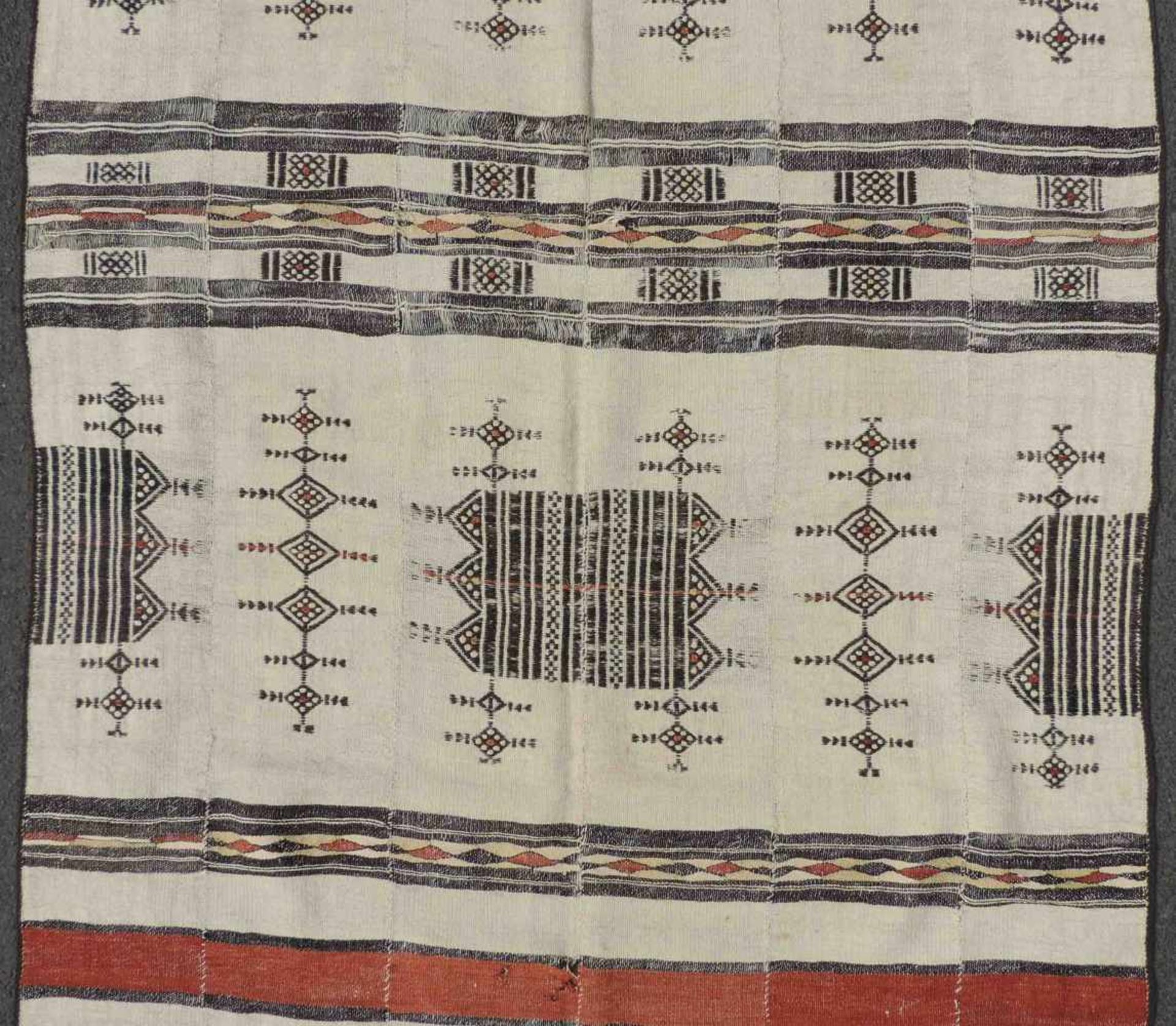 Berber Decke Kelim. West Sahara. Antik, um 1900.250 cm x 128 cm. Handgewebt. Wolle auf Wolle. - Bild 4 aus 9