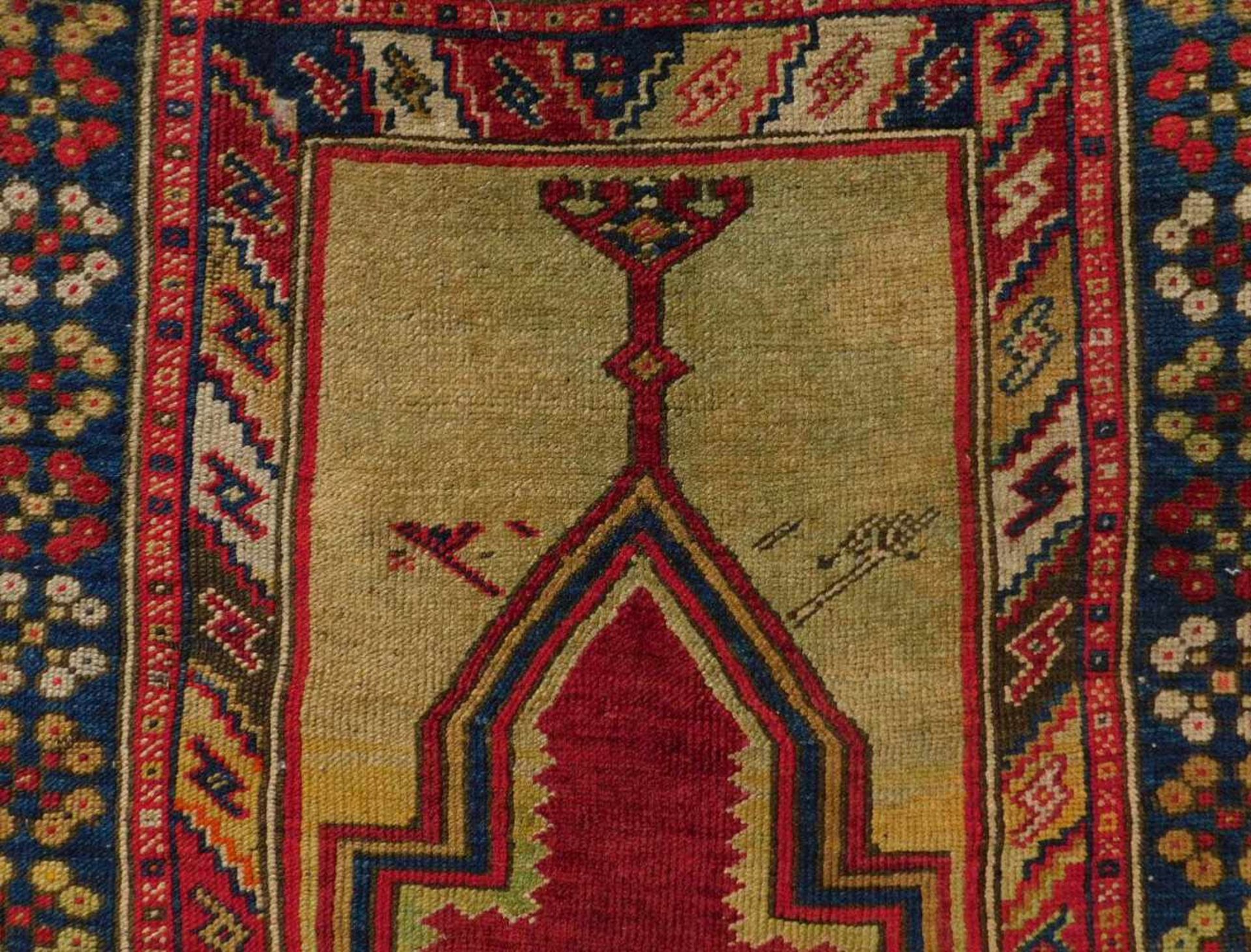 Taspinar Gebetsteppich. Zentral Anatolien. Türkei. Antik, um 1900.171 cm x 103 cm. Handgeknüpft. - Image 4 of 6