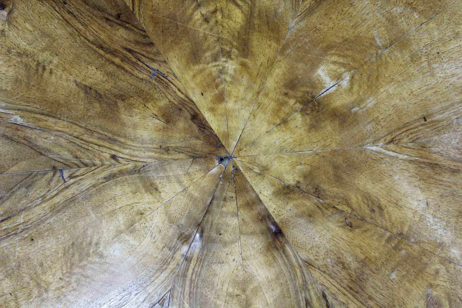 Runder Esstisch mit geschwungenem Bein, Biedermeier. Nussbaumfurnier.70 cm hoch. Durchmesser der - Image 4 of 8
