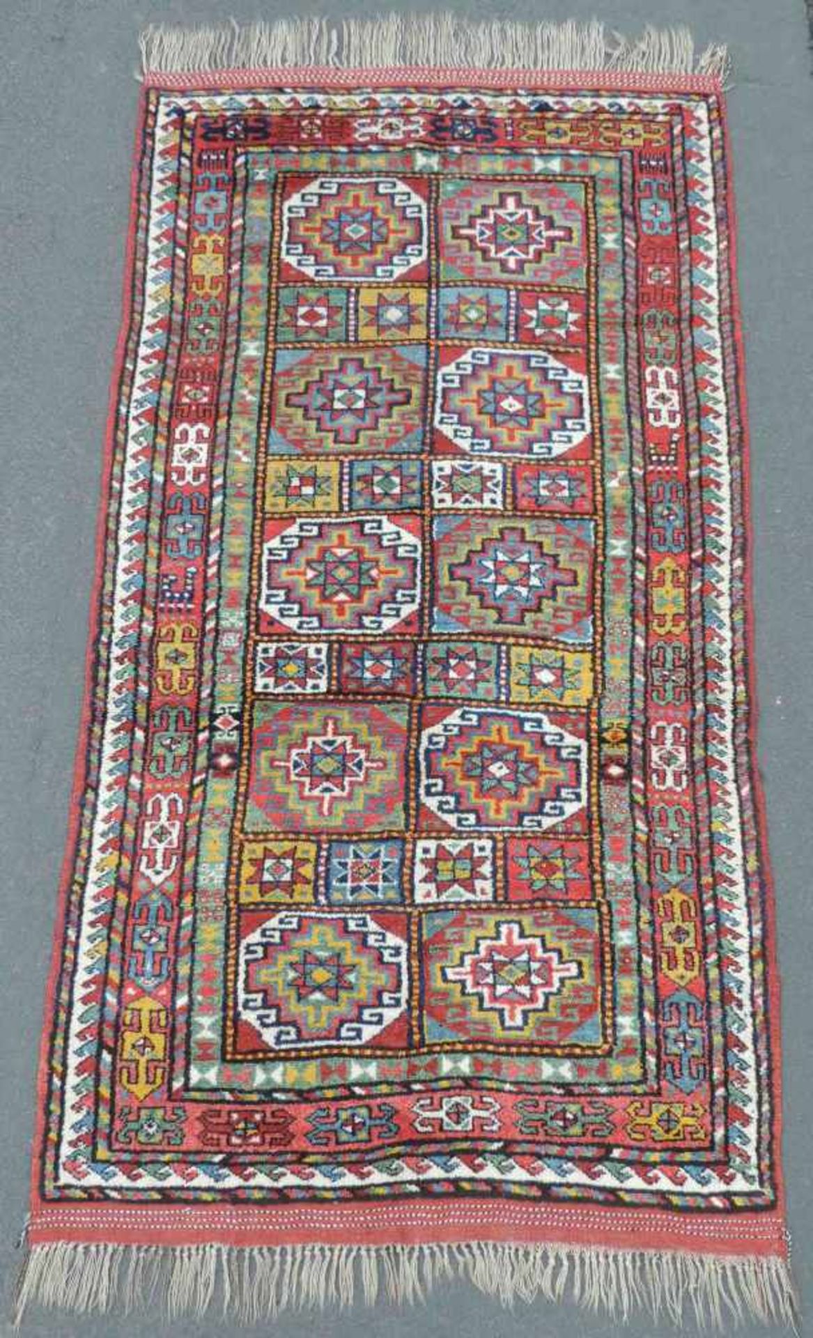 Kordi Kelly Perserteppich. Iran. Alt, um 1920.271 (258) cm x 139 cm. Handgeknüpft. Wolle auf