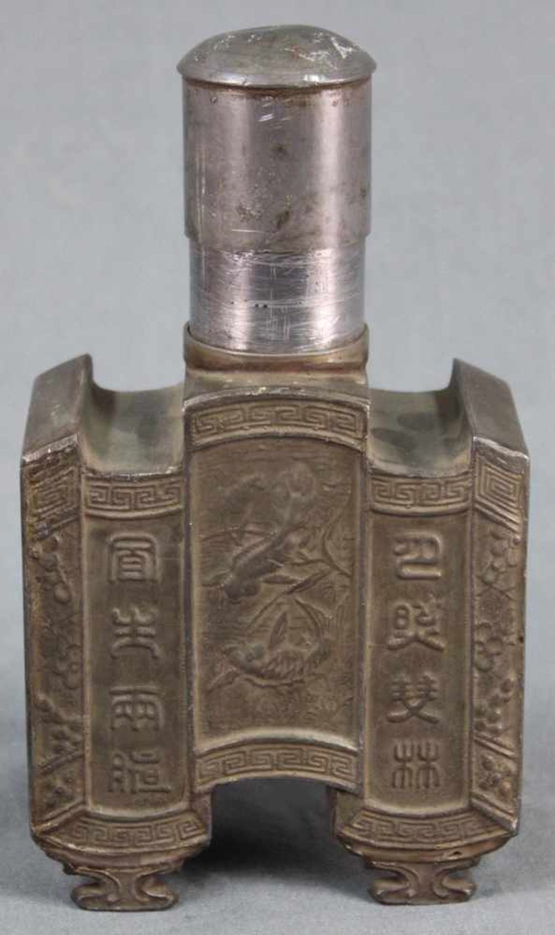 Teedose mit Deckel. Zinn. China, alt.17 cm x 11 cm x 5,5 cm.Tea caddy with lid. Tin. China, old.17 - Bild 2 aus 6