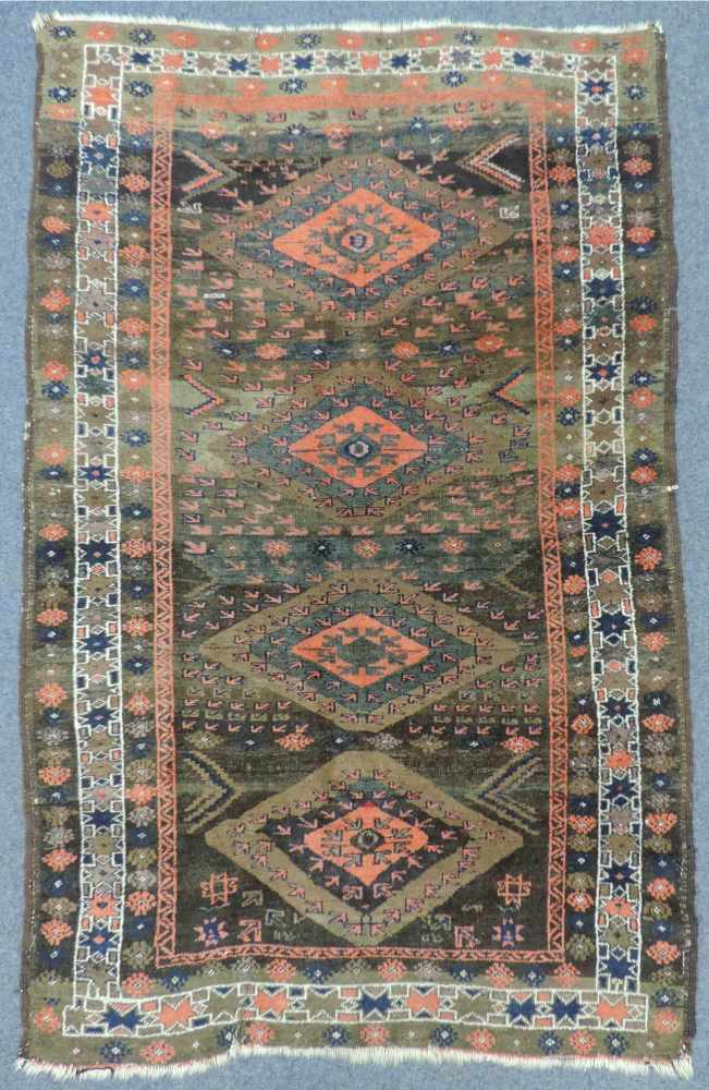 Belutsch Stammesteppich der Turkmenen aus Khorassan. Iran. Alt, um 1920.183 cm x 114 cm.