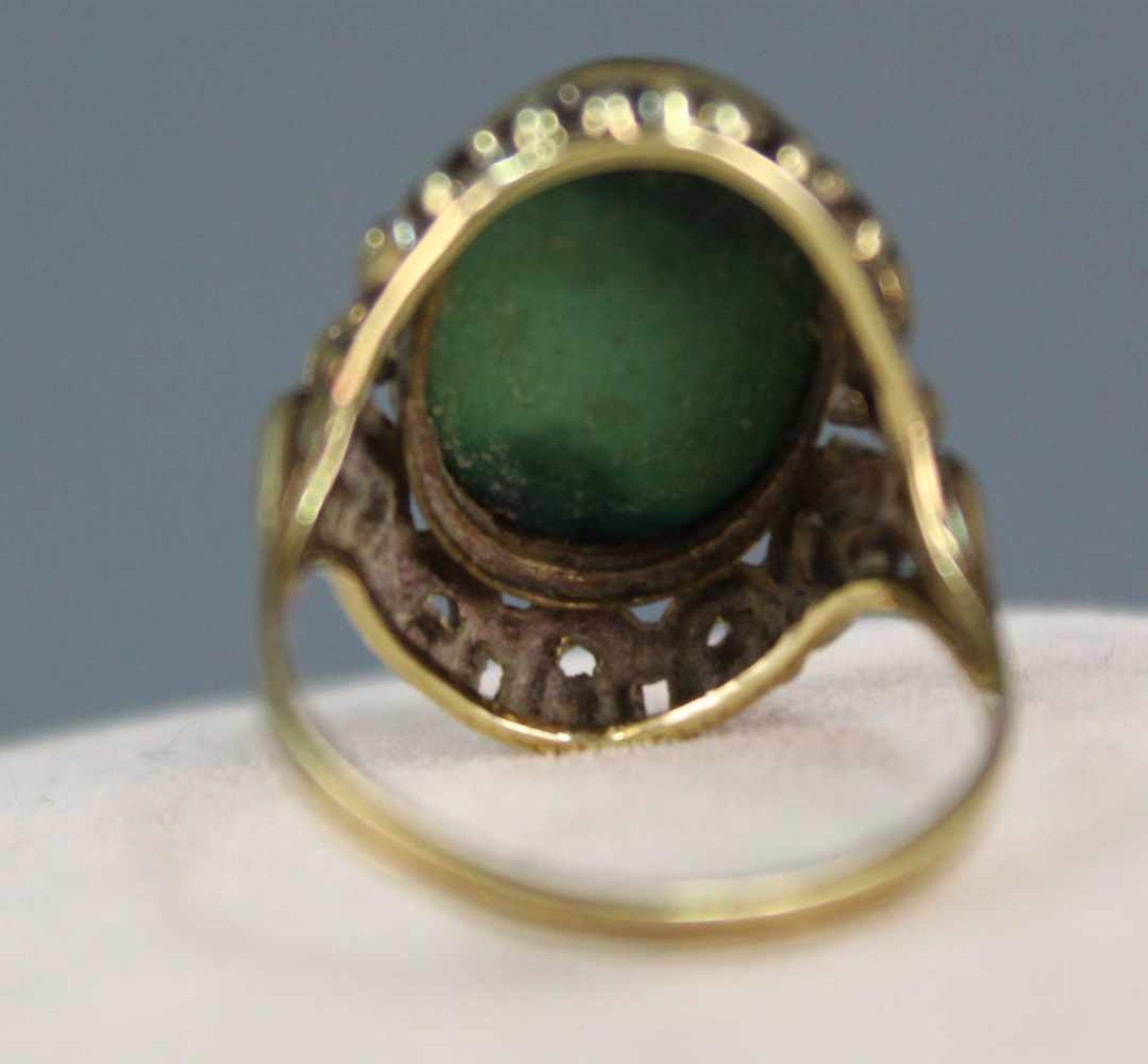 Ring mit Chrysopras mit Matrix? Gold 585. Jugendstil aus der Zeit um 1890.4,5 Gramm Gesamtgewicht. - Image 4 of 7