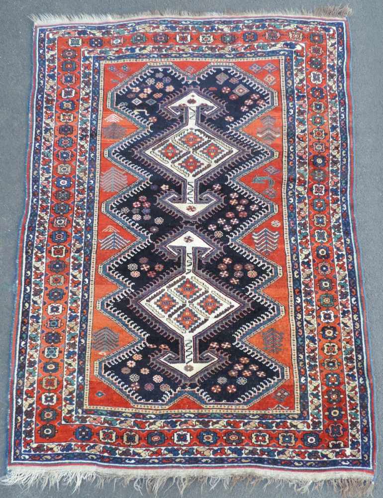 Niriz Perserteppich. Iran, antik um 1910. Naturfarben.194 cm x 140 cm. Handgeknüpft. Wolle auf