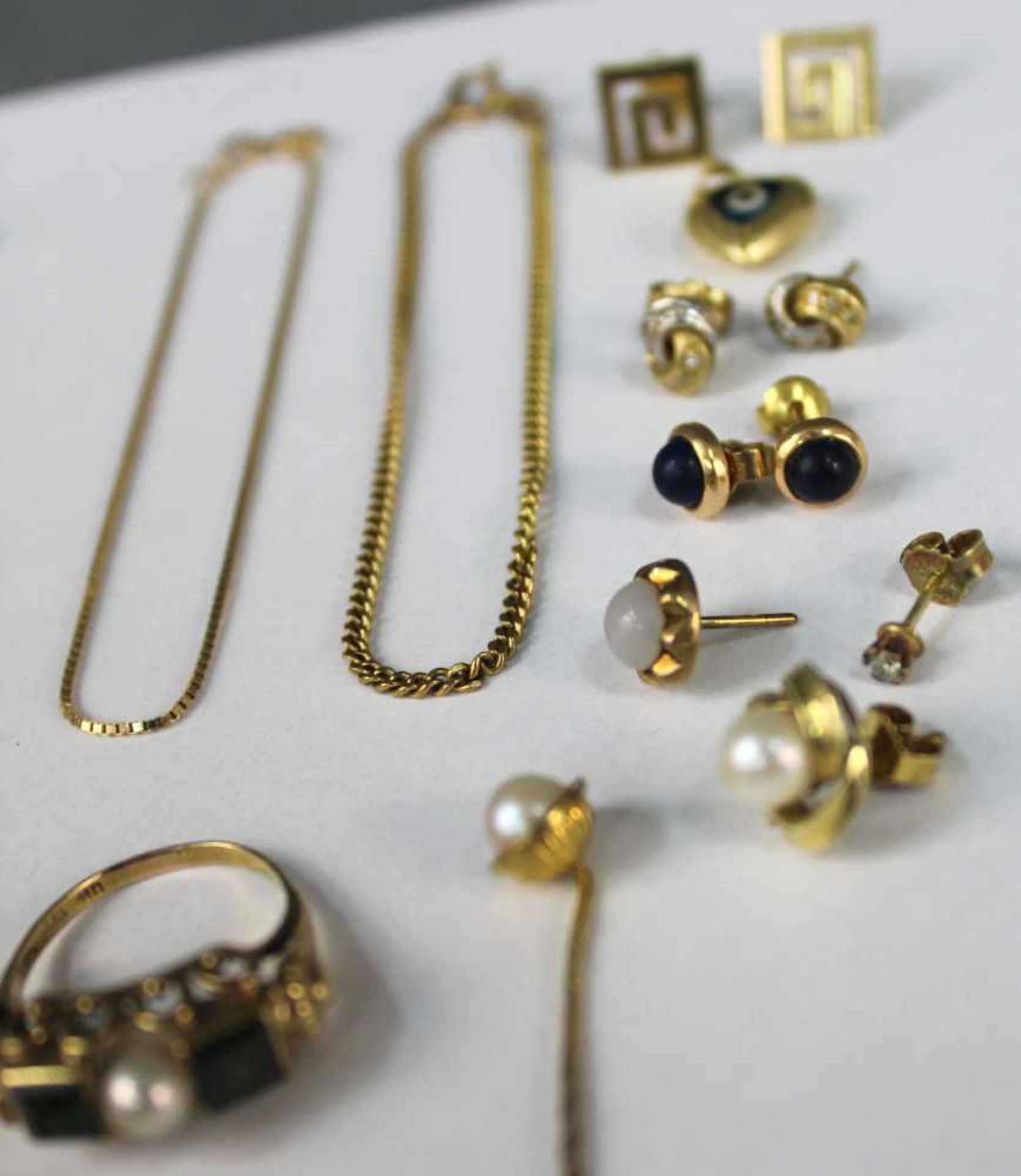 Konvolut Schmuck. Gold 333 und Gold 585. Teils mit Perlen und Steinen besetzt.31,3 Gramm - Image 2 of 7