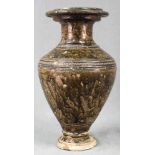 Vase. Steingut mit grünbrauner Glasur. Wohl Zentralasien, antik.39 cm hoch.Vase. Stoneware with