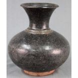Steingutvase. Wohl China, antik.22 cm hoch.Stoneware vase. Probably China, antique.22 cm high.