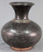 Steingutvase. Wohl China, antik.22 cm hoch.Stoneware vase. Probably China, antique.22 cm high.