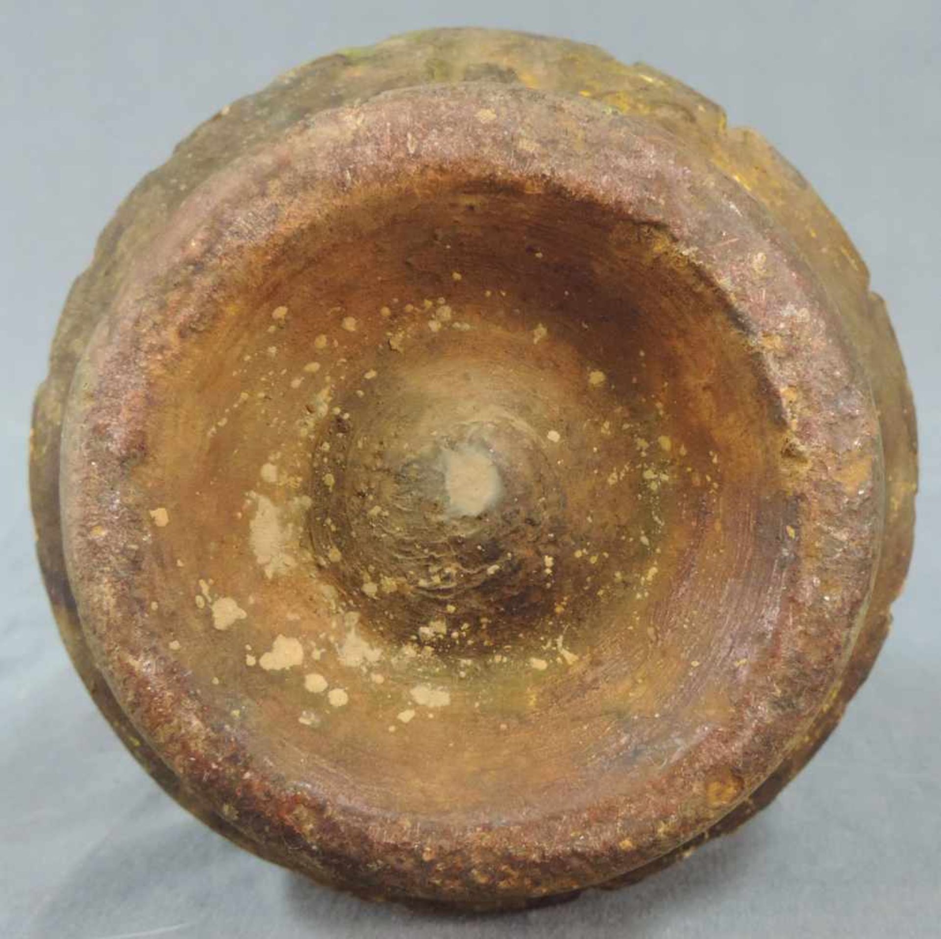 Vase mit Rillendekor. Steingut. Wohl Zentralasien, antik.32 cm hoch.Vase with groove decor. - Image 5 of 6
