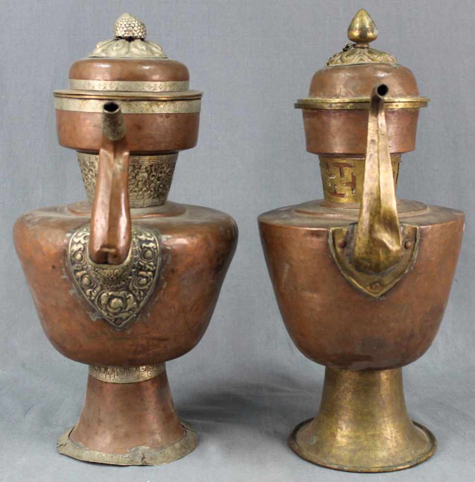 2 Wasserkannen. Kupfer. Tibet, alt.Bis 48 cm hoch.2 water jugs. Copper. Tibet, old.Up to 48 cm - Bild 7 aus 11