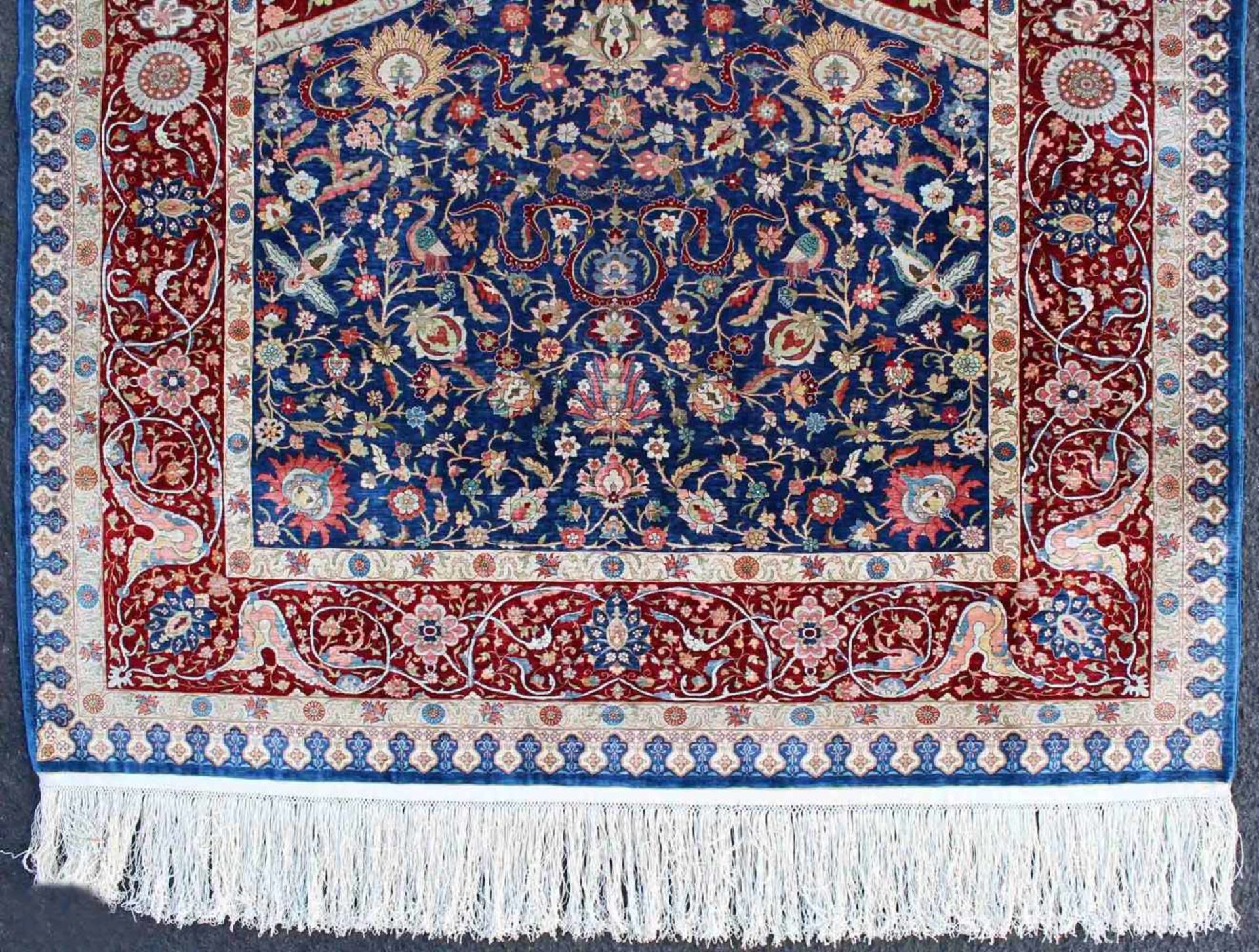 Hereke Seide Orientteppich "Özipek". Signiert. Türkei. Super feine Knüpfung.129 cm x 103 cm. - Bild 3 aus 10