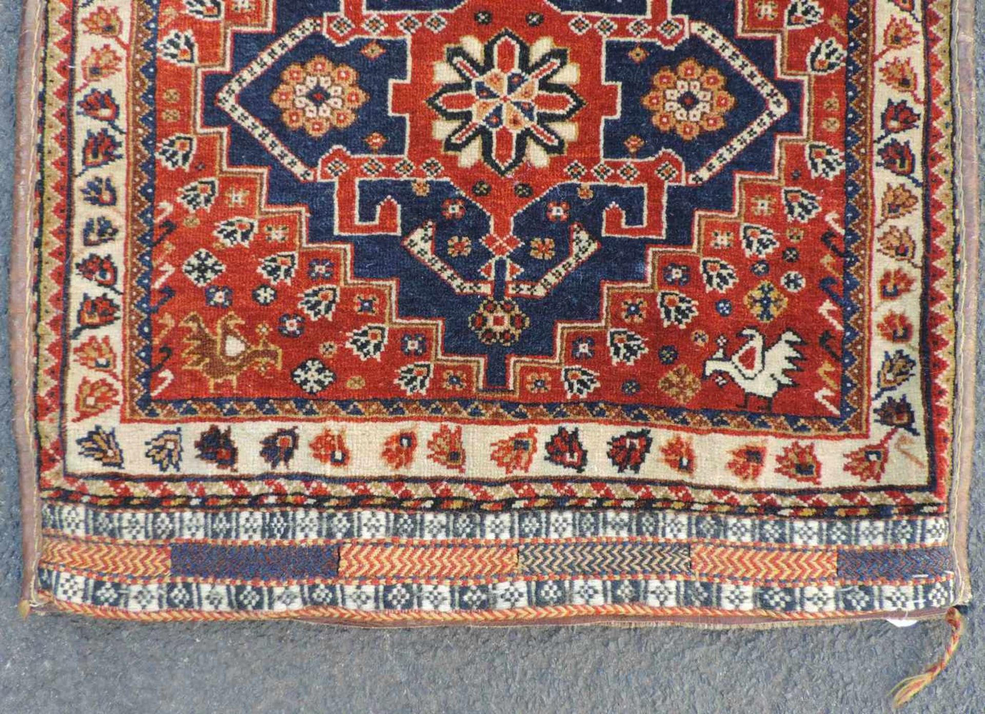 Qashqai / Kaschkai Perserteppich. Iran. Antik um 1910. Naturfarben.61 cm x 62 cm. Handgeknüpft. - Image 2 of 4