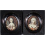 MINIATURIST (XVIII - XIX). 2 Damenportraits.Bis 50 mm hoch oval im Ausschnitt. Feine Malerei