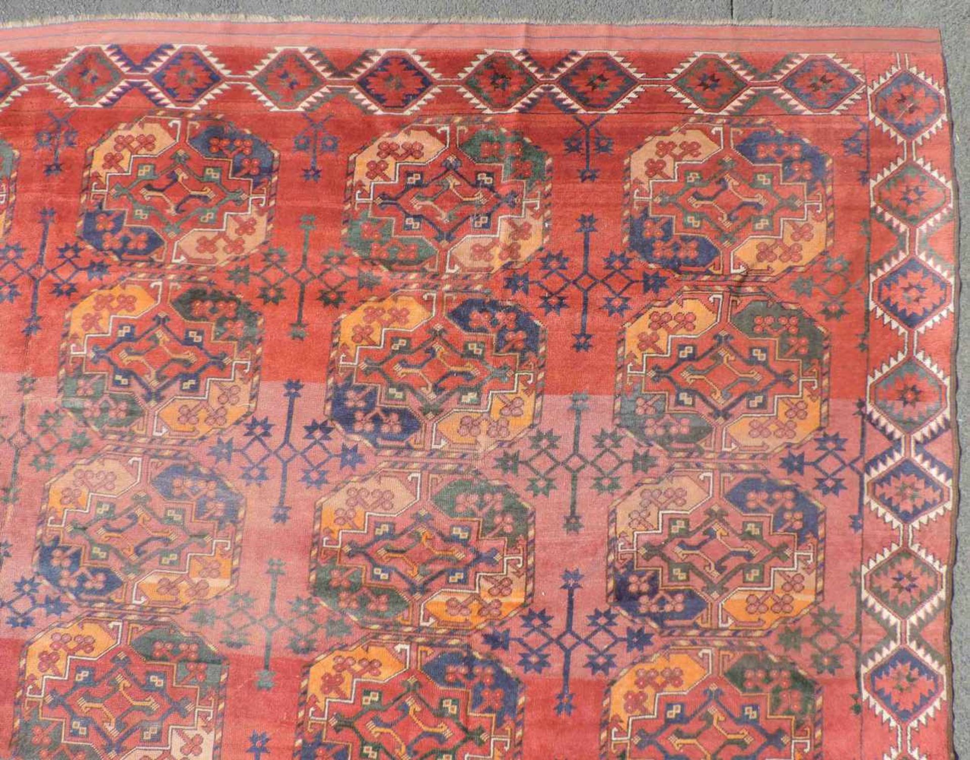 Ersari Hauptteppich. Afghanistan. Alt, um 1920.440 cm x 430 cm. Stammesteppich für einen Palast, - Bild 3 aus 12