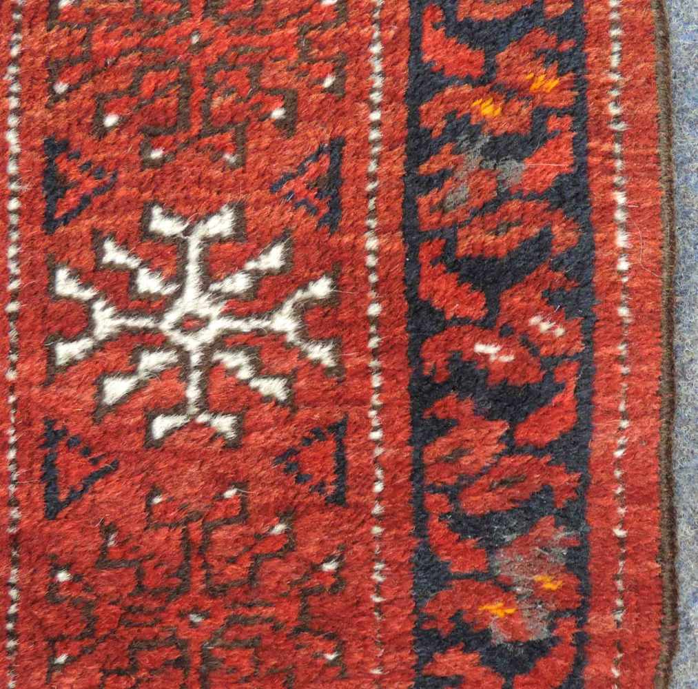 Ersari Stammesteppich. Turkmenistan. Alt, 1. Hälfte 20. Jahrhundert.225 cm x 117 cm. Handgeknüpft. - Image 4 of 6