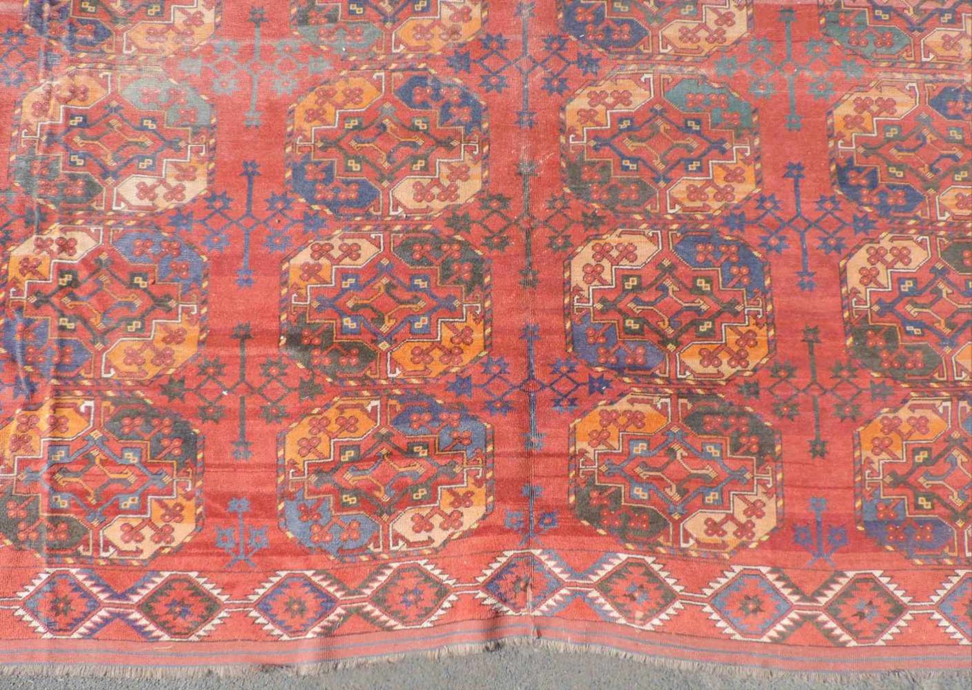 Ersari Hauptteppich. Afghanistan. Alt, um 1920.440 cm x 430 cm. Stammesteppich für einen Palast, - Bild 7 aus 12