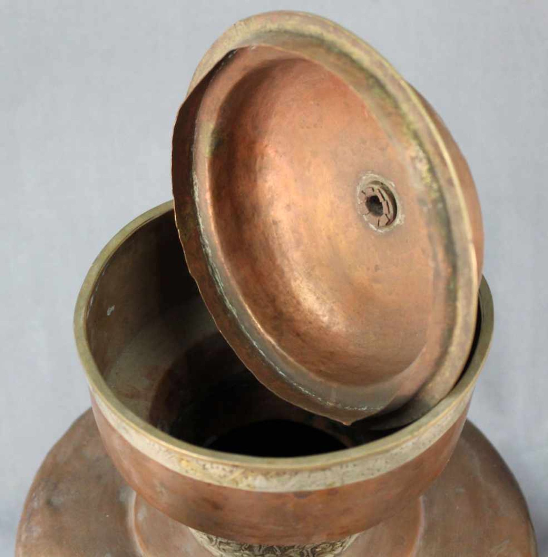 2 Wasserkannen. Kupfer. Tibet, alt.Bis 48 cm hoch.2 water jugs. Copper. Tibet, old.Up to 48 cm - Bild 9 aus 11