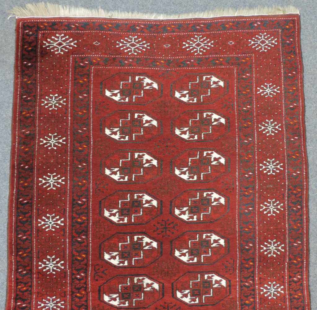 Ersari Stammesteppich. Turkmenistan. Alt, 1. Hälfte 20. Jahrhundert.225 cm x 117 cm. Handgeknüpft. - Image 3 of 6