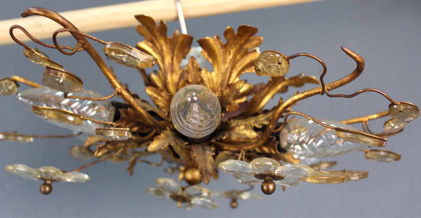 2 Deckenlampen im Barockstil. Metallblätter, goldfarben.Durchmesser bis 40 cm.2 ceiling lamps in - Image 4 of 9