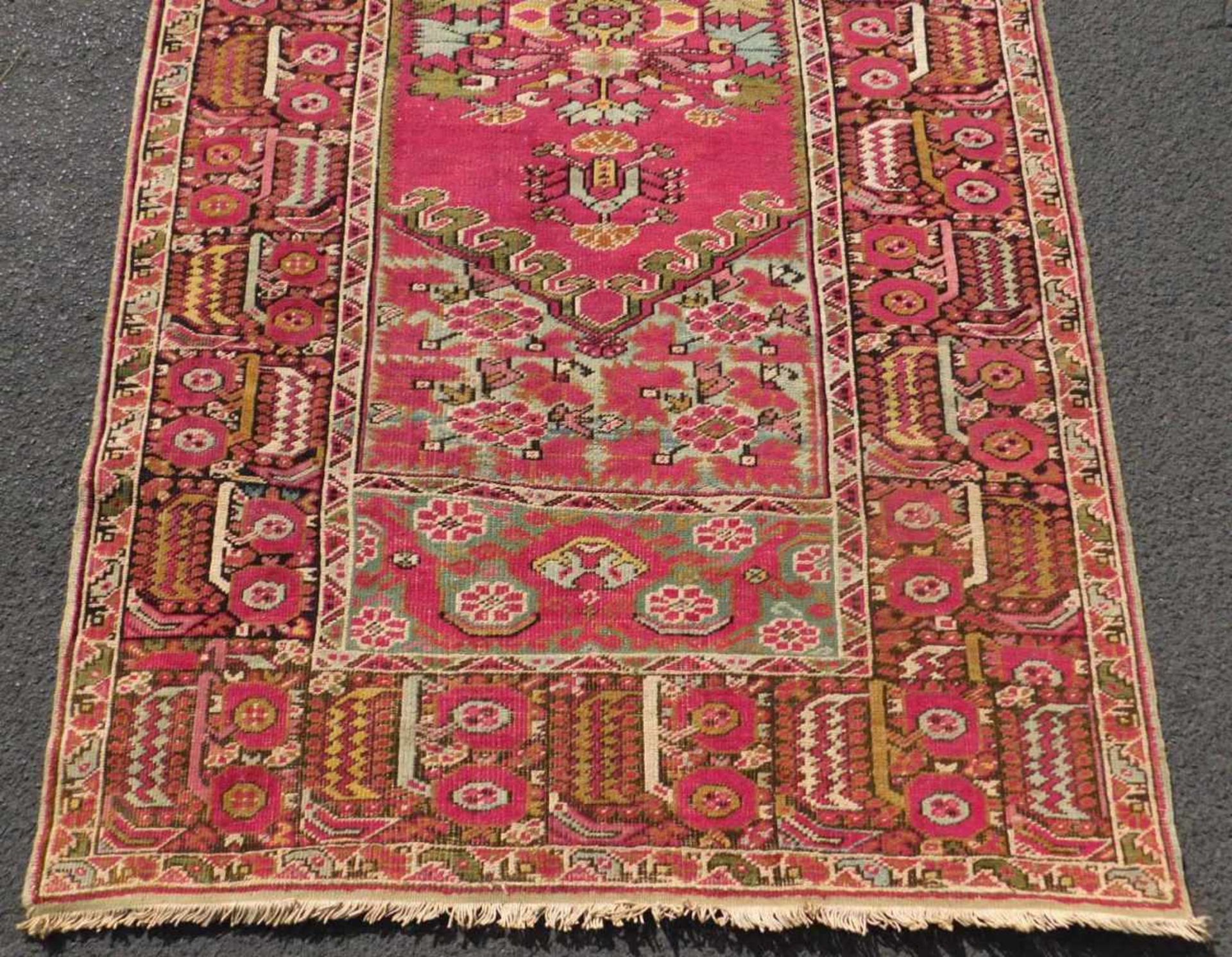 Ghiordes Dorfteppich. Türkei. Antik, 19. Jahrhundert.223 cm x 124 cm. Handgeknüpft. Wolle und - Image 2 of 5