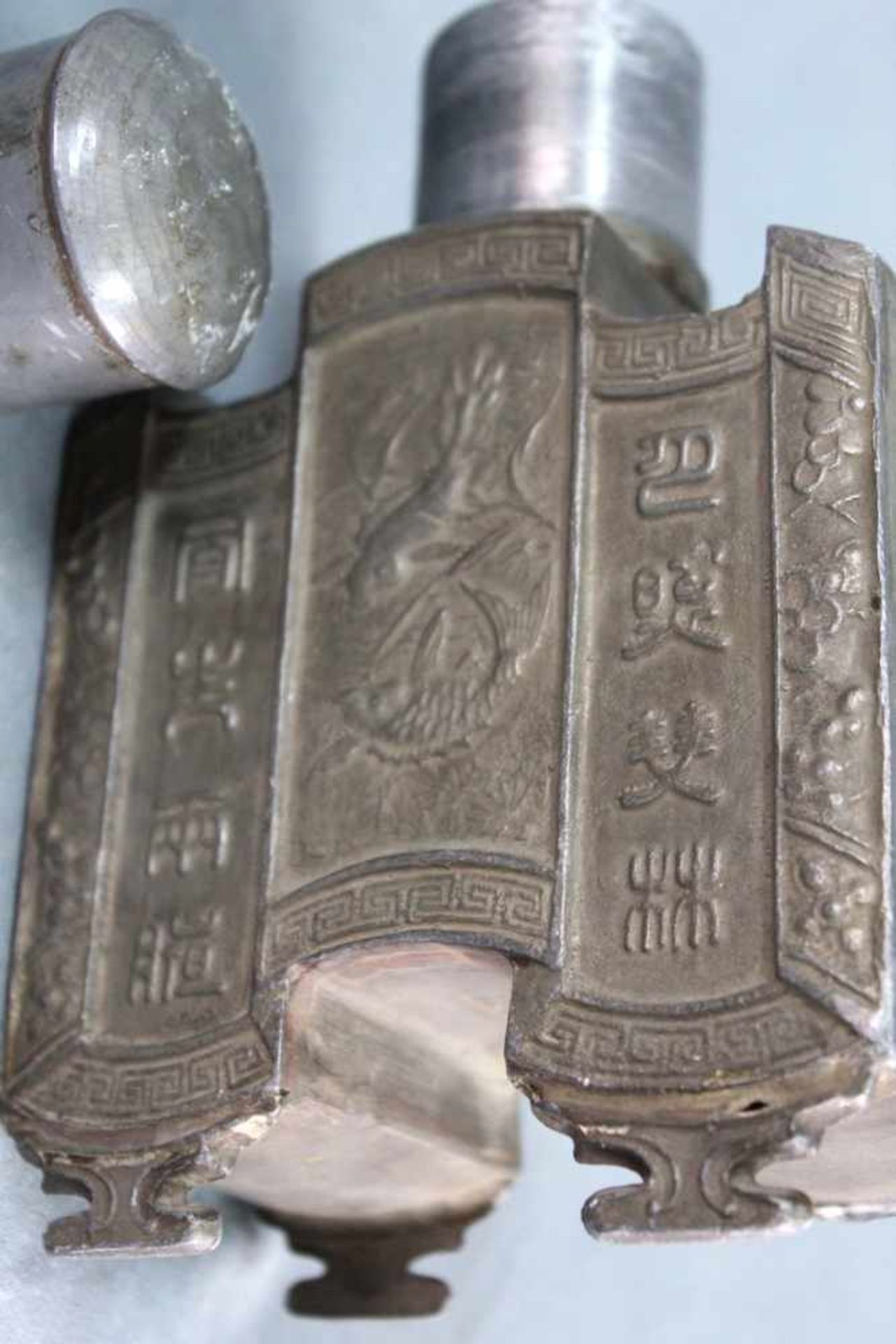 Teedose mit Deckel. Zinn. China, alt.17 cm x 11 cm x 5,5 cm.Tea caddy with lid. Tin. China, old.17 - Bild 6 aus 6