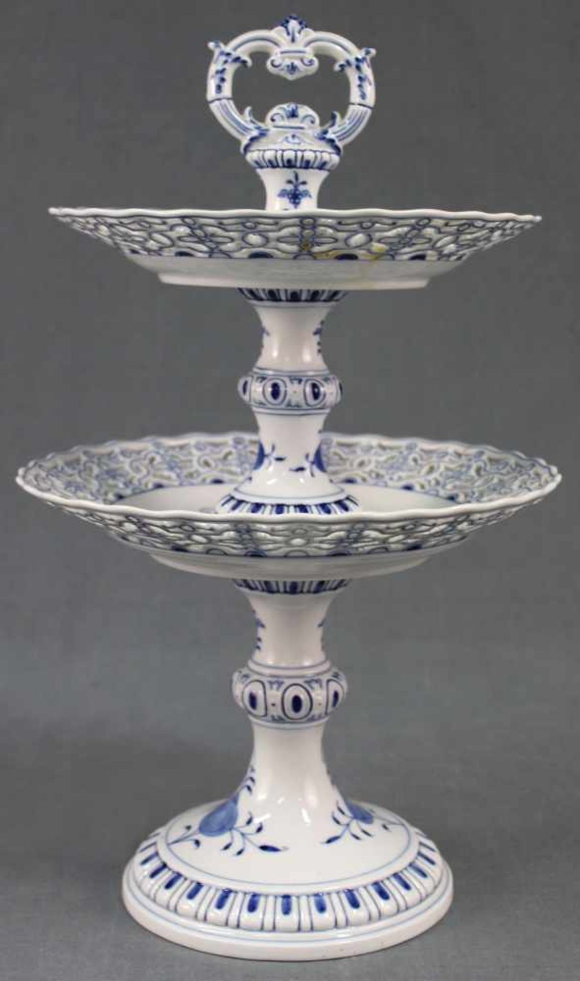 Etagere, Meissen Porzellan. Zwiebelmuster. 1. Wahl. 40 cm hoch.Etagere, Meissen porcelain. - Bild 4 aus 10