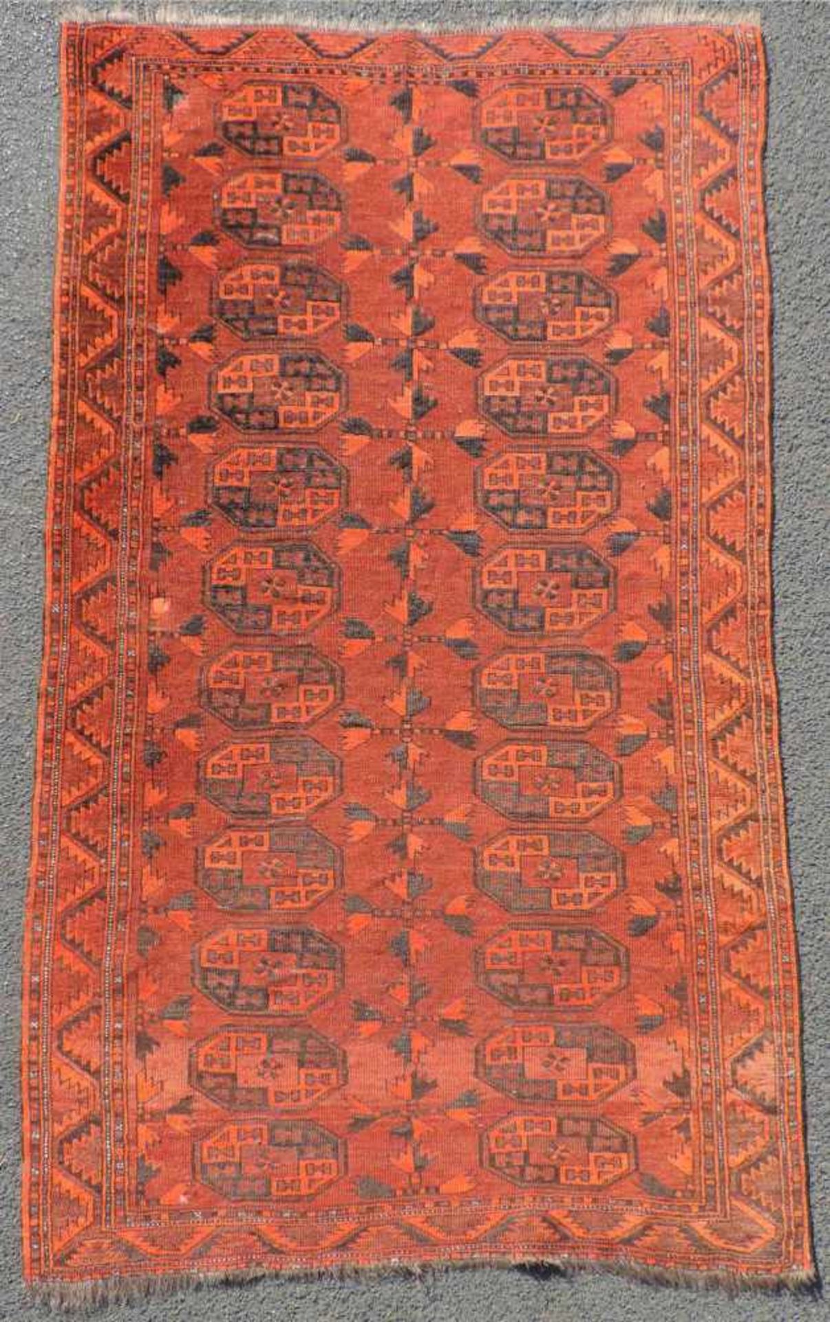 Ersari Stammesteppich. Turkmenistan. Antik, um 1900.182 cm x 98 cm. Handgeknüpft. Wolle auf Wolle.