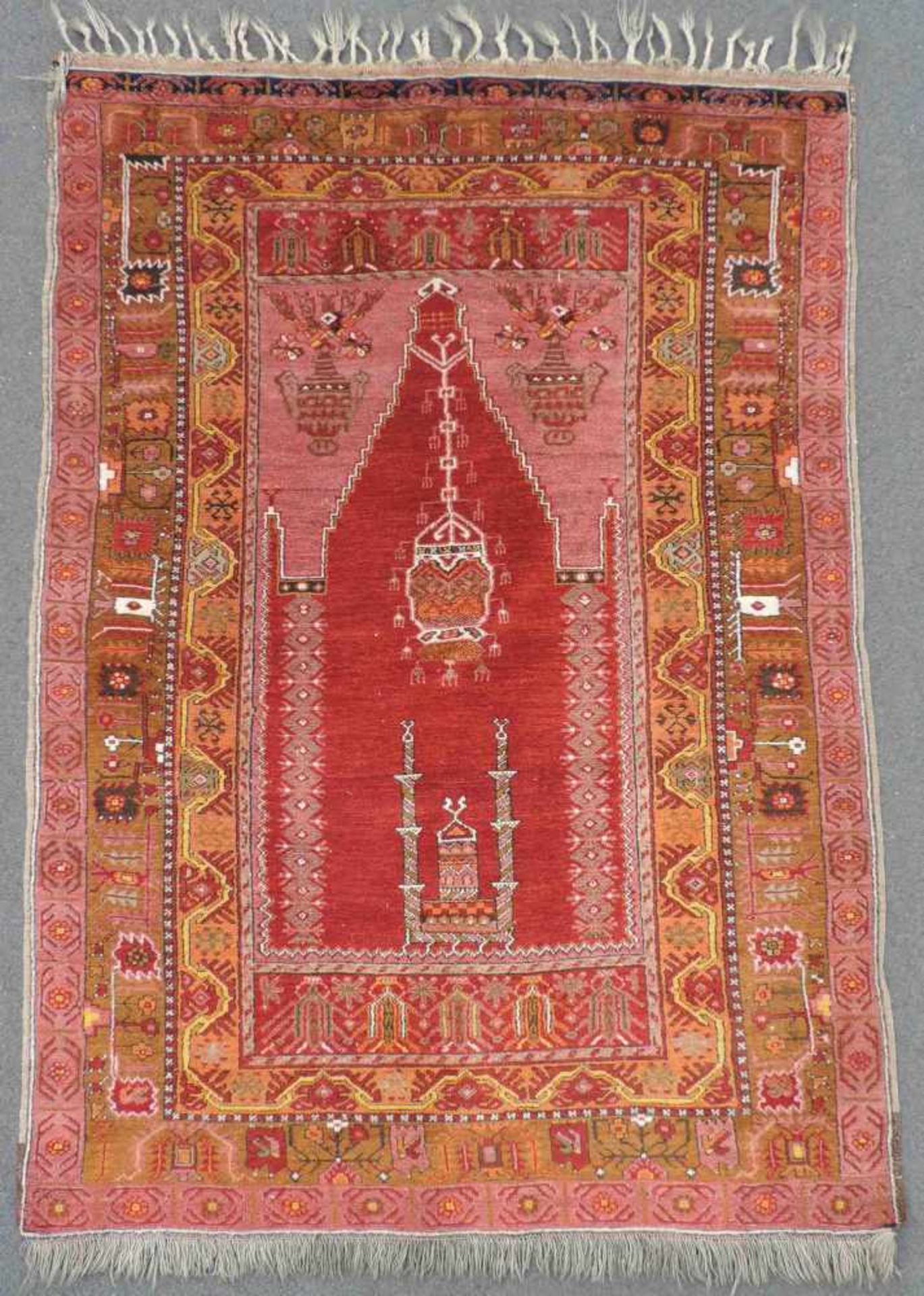 Milas Gebetsteppich. West - Anatolien. Türkei. Antik, um 1890.198 cm x 123 cm. Handgeknüpft. Wolle