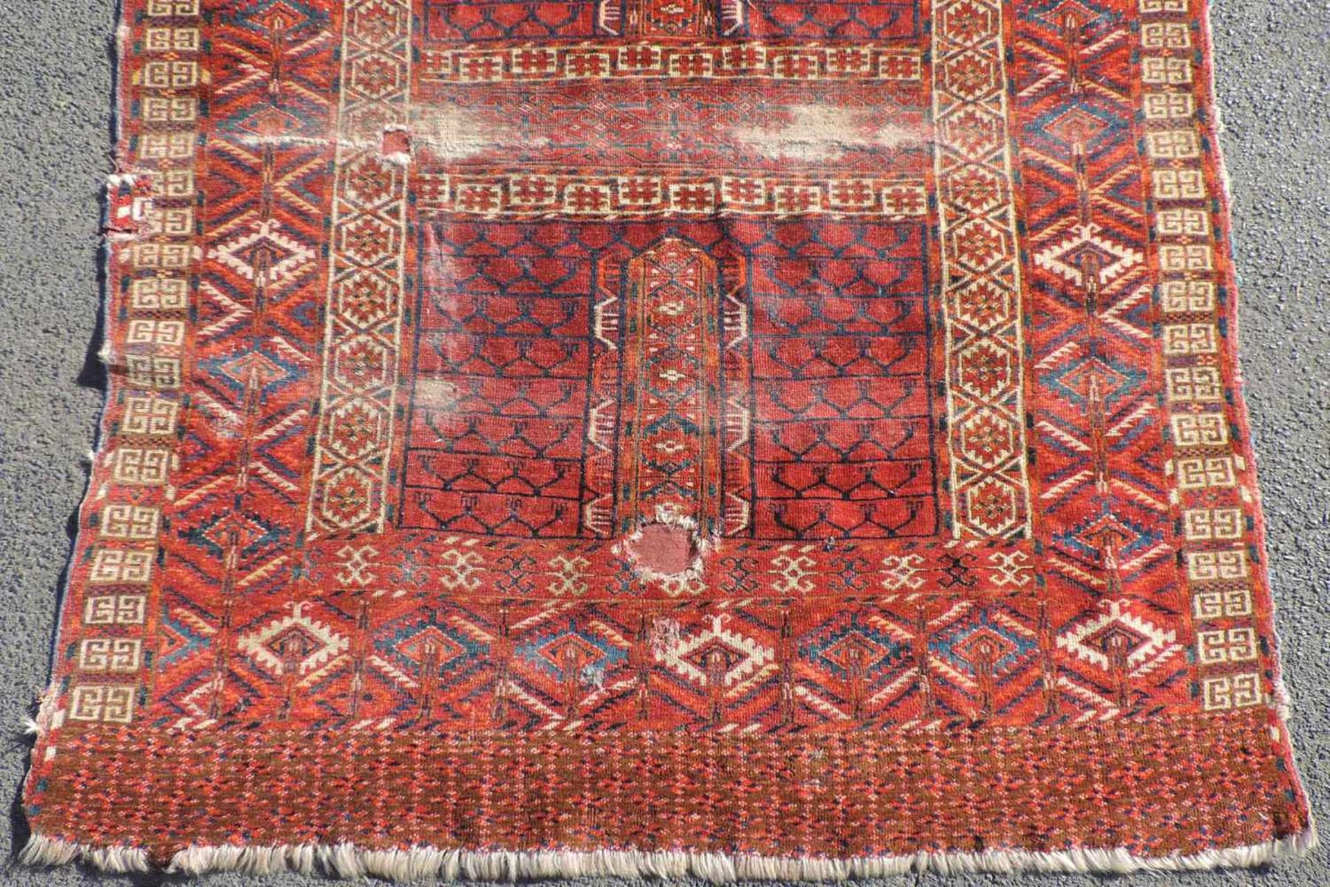 Tekke Ensi Stammesteppich. Turkmenistan. Antik, Mitte 19. Jahrhundert.167 cm x 118 cm. Handgeknüpft. - Bild 2 aus 6