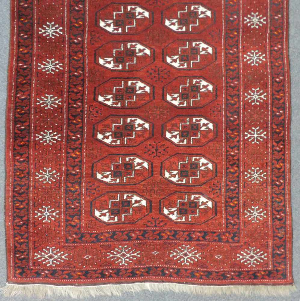 Ersari Stammesteppich. Turkmenistan. Alt, 1. Hälfte 20. Jahrhundert.225 cm x 117 cm. Handgeknüpft. - Image 2 of 6