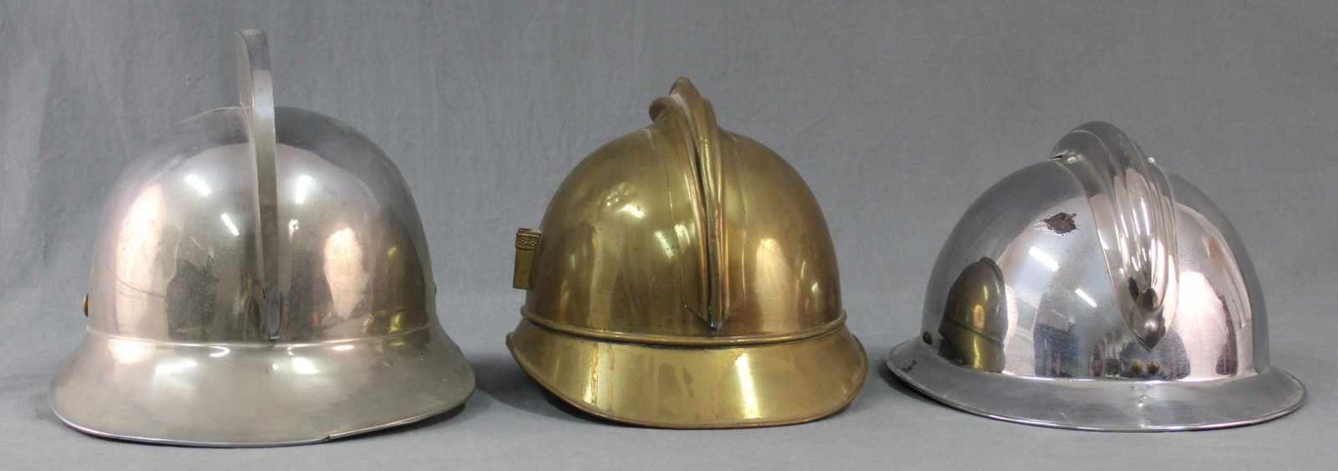 3 Feuerwehrhelme, alt. Auch Frankreich.Bis 30 cm Gesamtlänge.3 Firefighter Helmets, old. Including - Bild 5 aus 11