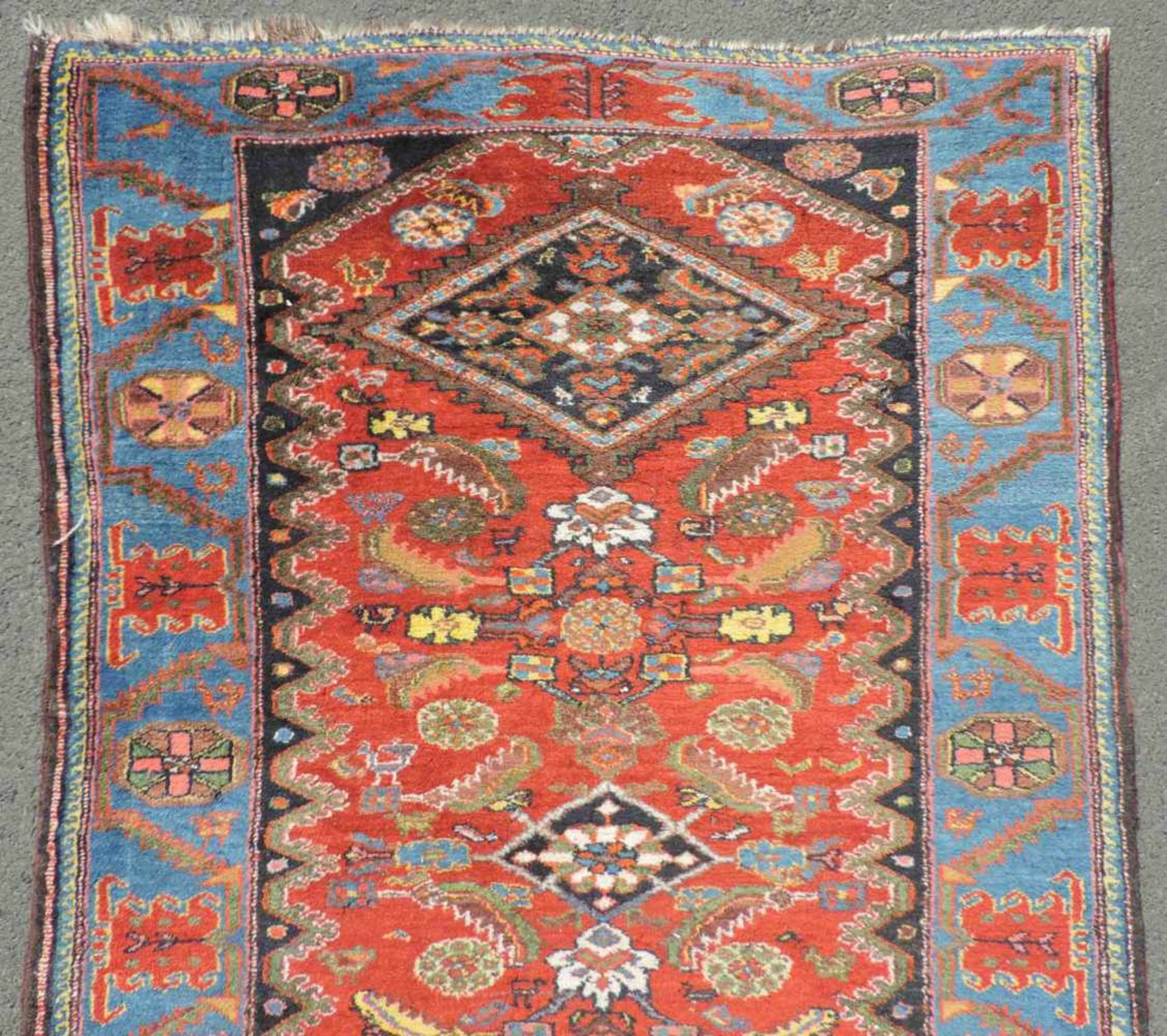 Bachtiari Perserteppich. Galerie. Iran. Alt, um 1930.330 cm x 110 cm. Handgeknüpft. Wolle auf - Image 11 of 14