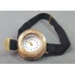 Remontoir Damen Taschenuhr als Armbanduhr. Gehäuse in Gold.28,5 mm Durchmesser ohne Krone.