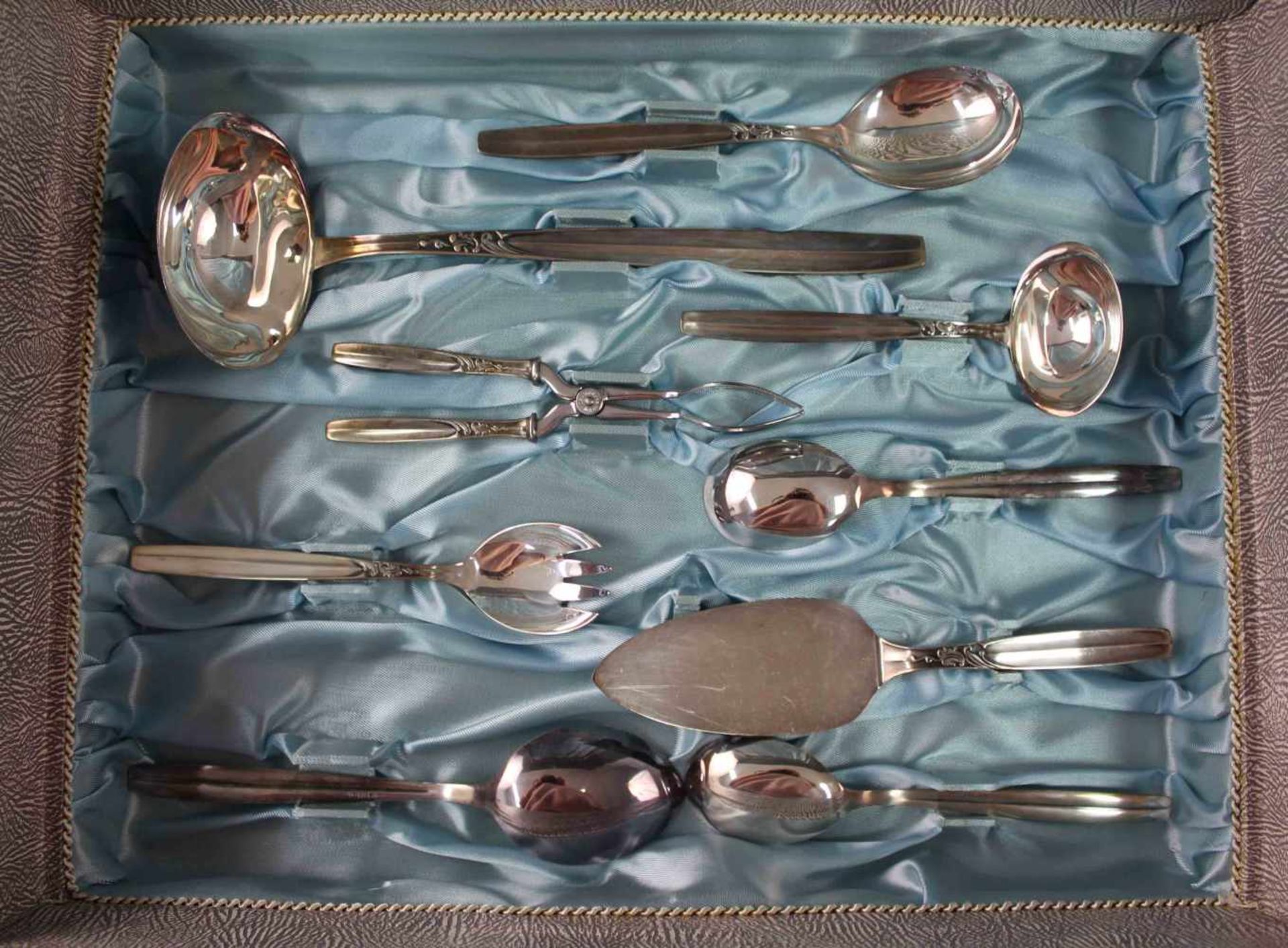 Silberbesteck für 12 Personen in passendem Koffer. Ebel Solingen.2731 Gramm ohne Messer. 75 Teile - Image 9 of 12