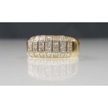 Ring Gold 750. Besetzt mit 28 Diamanten. Zusammen circa 1,7 Karat.6,4 Gramm. 18,4 mm