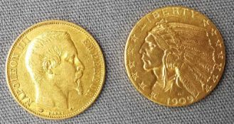 2 Goldmünzen. USA 5 Dollar 1909. Und 20 Franc 1859 Napoleon III.Der Dollar 8,3 Gramm. Der Franc 6,